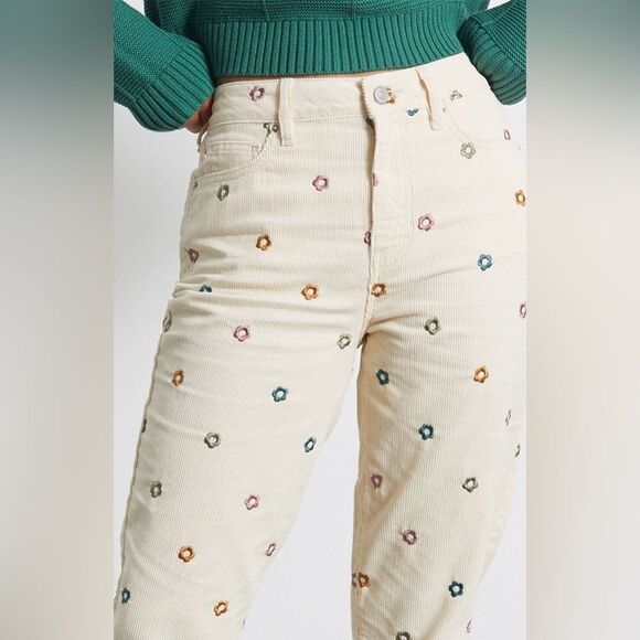 PACSUN Cream Floral Embroidered Corduroy Mom Jeans Size 26 Classic High Rise NWT - Picture 2 of 15
